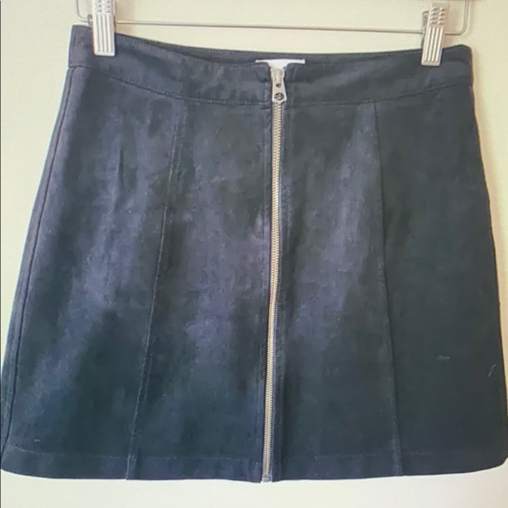 Classic Black Zippered Women's Skirt